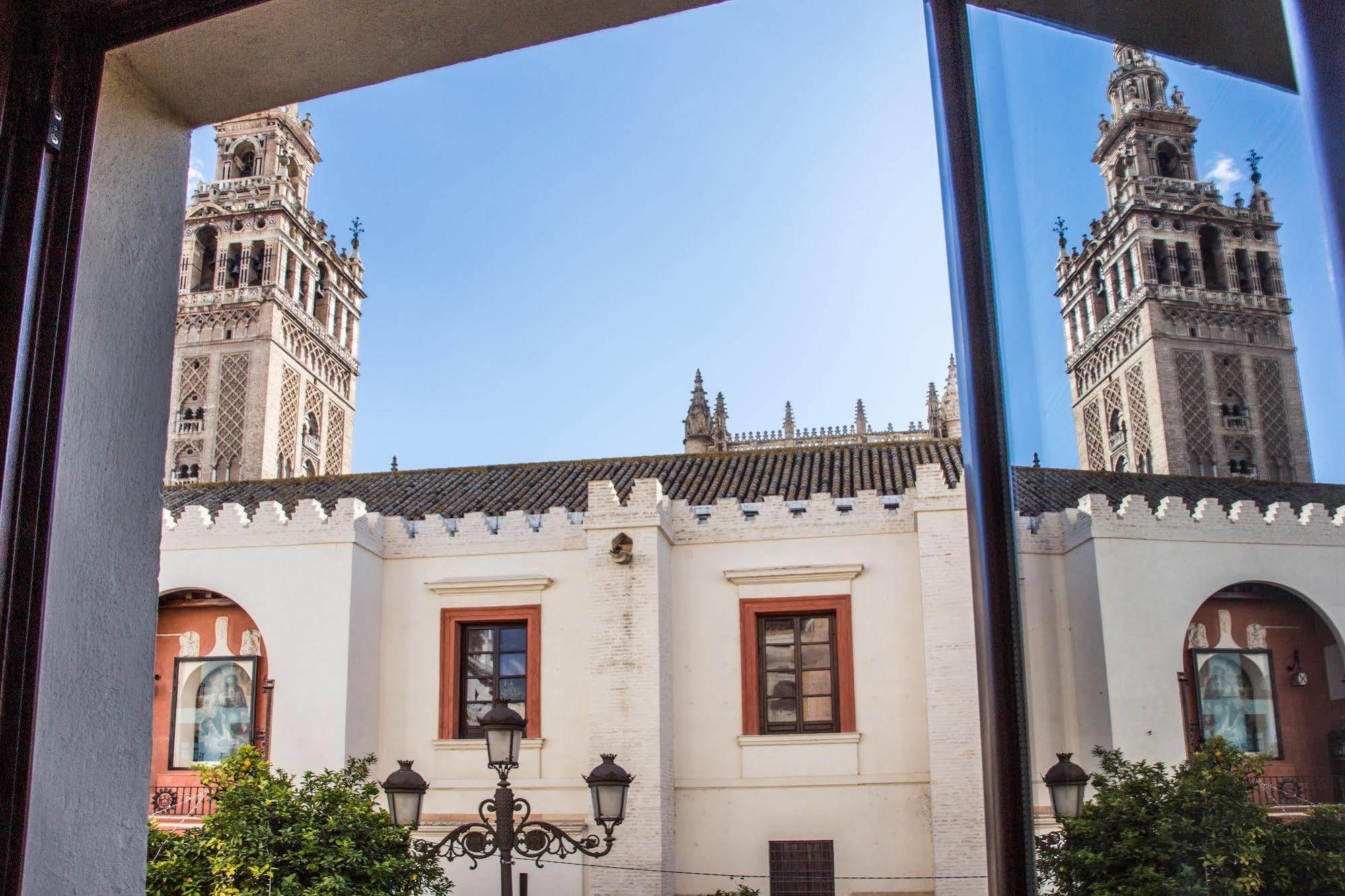 Puerta Catedral Apartments Севиля Екстериор снимка